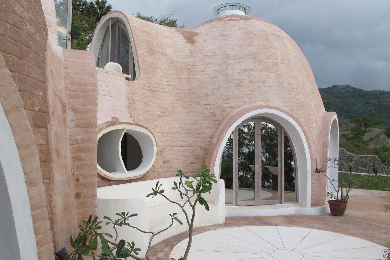 Sculpted dome curves with porthole windows